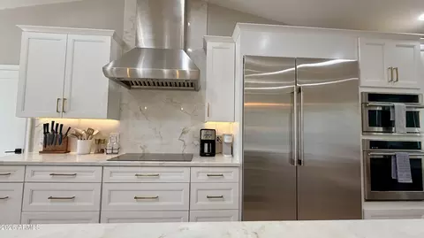 Kitchen - 4435 E Kings Ave, Phoenix, AZ 85032 photo 2 of 6