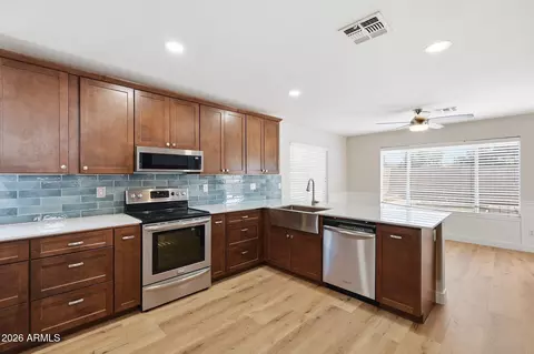 71 N Birch St, Gilbert, AZ 85233 photo 3