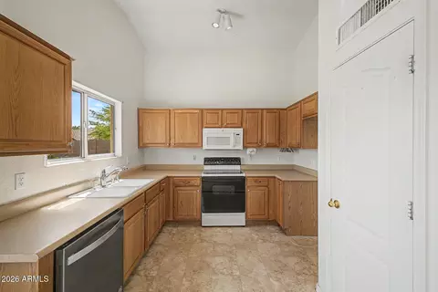 Kitchen - 10049 E Olla Ave, Mesa, AZ 85212 photo 2 of 3