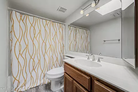 Bath - 6508 N 10th Pl, Phoenix, AZ 85014 photo 3 of 3