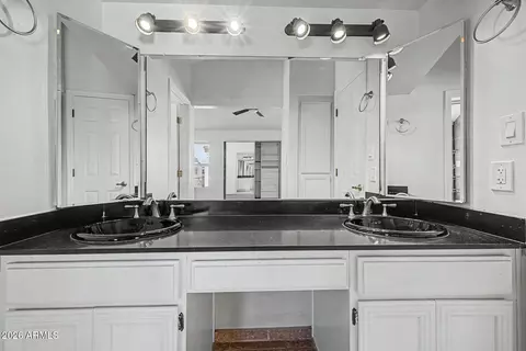 Bath - 6508 N 10th Pl, Phoenix, AZ 85014 photo 1 of 3