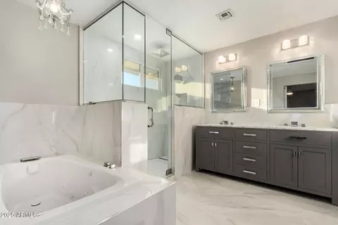 Bath - 1717 E Pebble Beach Dr, Tempe, AZ 85282 photo 2 of 4