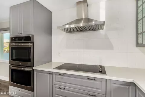 Kitchen - 1717 E Pebble Beach Dr, Tempe, AZ 85282 photo 6 of 7