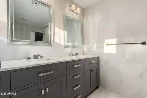 Bath - 1717 E Pebble Beach Dr, Tempe, AZ 85282 photo 3 of 4