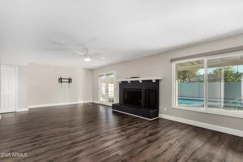 Living - 1717 E Pebble Beach Dr, Tempe, AZ 85282 photo 3 of 7