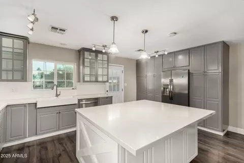 Kitchen - 1717 E Pebble Beach Dr, Tempe, AZ 85282 photo 2 of 7