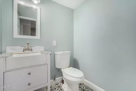 Bath - 1717 E Pebble Beach Dr, Tempe, AZ 85282 photo 1 of 4