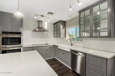 Kitchen - 1717 E Pebble Beach Dr, Tempe, AZ 85282 photo 4 of 7