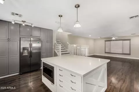 Kitchen - 1717 E Pebble Beach Dr, Tempe, AZ 85282 photo 3 of 7