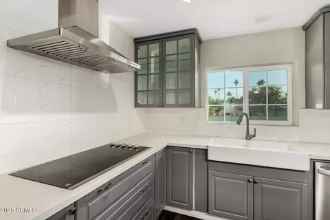 Kitchen - 1717 E Pebble Beach Dr, Tempe, AZ 85282 photo 5 of 7