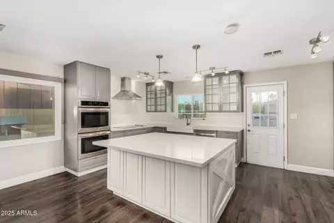 Kitchen - 1717 E Pebble Beach Dr, Tempe, AZ 85282 photo 1 of 7