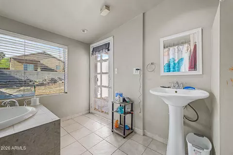 Bath - 1418 E Cholla St, Phoenix, AZ 85020 photo 1 of 3