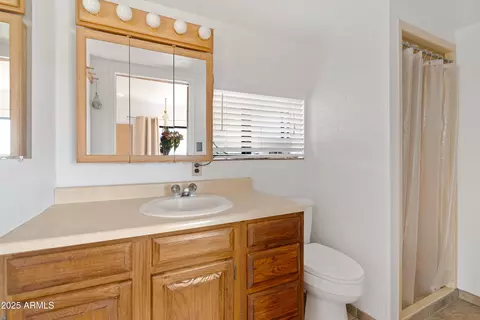 Bath - 8264 E Dakota Rd, Hereford, AZ 85615 photo 3 of 4