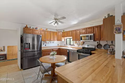 Kitchen - 8264 E Dakota Rd, Hereford, AZ 85615 photo 3 of 4
