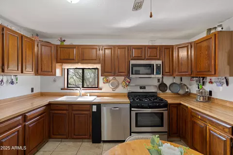 Kitchen - 8264 E Dakota Rd, Hereford, AZ 85615 photo 1 of 4