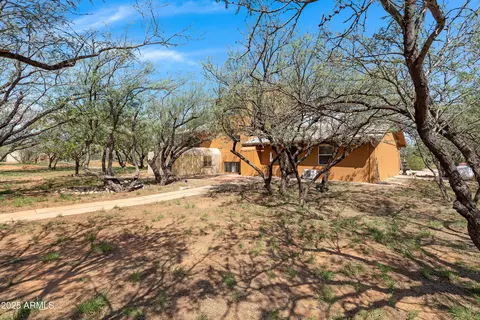 Exterior - 8264 E Dakota Rd, Hereford, AZ 85615 photo 7 of 8