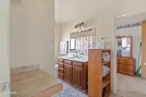 Bath - 8264 E Dakota Rd, Hereford, AZ 85615 photo 2 of 4