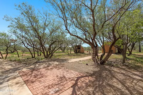 Exterior - 8264 E Dakota Rd, Hereford, AZ 85615 photo 6 of 8