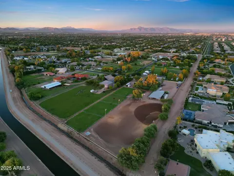 2601 E Mesquite St, Gilbert, AZ 85296 photo 2