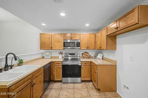 Kitchen - 3150 E Beardsley Rd #1071, Phoenix, AZ 85050 photo 3 of 4