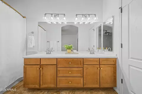 Bath - 3150 E Beardsley Rd #1071, Phoenix, AZ 85050 photo 2 of 4