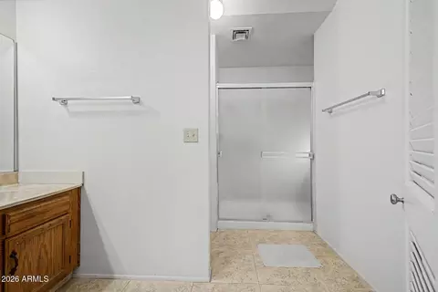 Bath - 601 E Wescott Dr, Phoenix, AZ 85024 photo 1 of 3