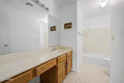 Bath - 601 E Wescott Dr, Phoenix, AZ 85024 photo 2 of 3
