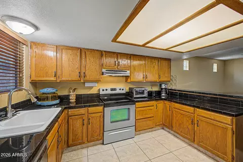 Kitchen - 601 E Wescott Dr, Phoenix, AZ 85024 photo 4 of 4