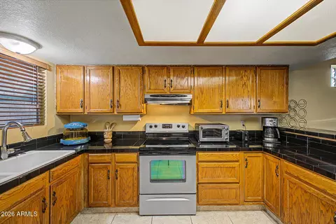 Kitchen - 601 E Wescott Dr, Phoenix, AZ 85024 photo 3 of 4