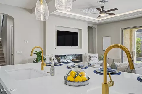 Kitchen - 4093 E Jesse St, Gilbert, AZ 85295 photo 7 of 9