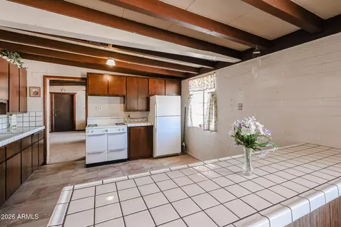 Kitchen - 3039 E Charter Oak Rd, Phoenix, AZ 85032 photo 4 of 4