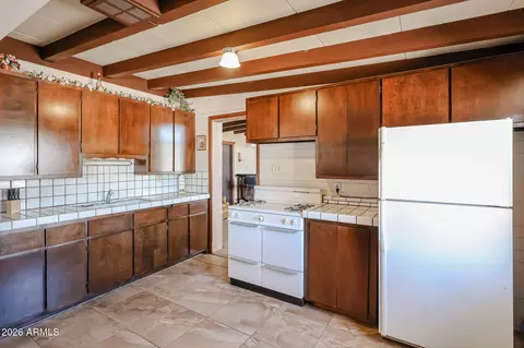 Kitchen - 3039 E Charter Oak Rd, Phoenix, AZ 85032 photo 3 of 4