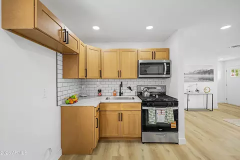 Kitchen - 4216 N 31st Dr, Phoenix, AZ 85017 photo 2 of 2