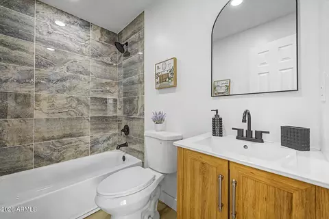 Bath - 4216 N 31st Dr, Phoenix, AZ 85017 photo 2 of 2