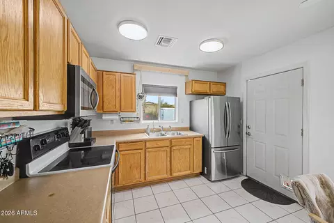 Kitchen - 836 S Royal Palm Rd, Apache Junction, AZ 85119 photo 2 of 5