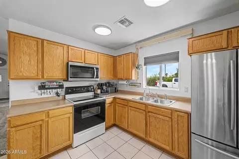 Kitchen - 836 S Royal Palm Rd, Apache Junction, AZ 85119 photo 4 of 5