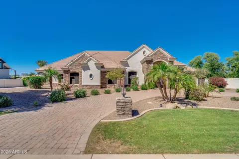 Exterior - 2082 E Sanoque Blvd, Gilbert, AZ 85298 photo 3 of 13