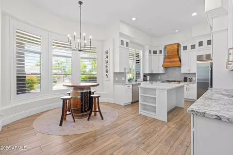 Kitchen - 2082 E Sanoque Blvd, Gilbert, AZ 85298 photo 7 of 10
