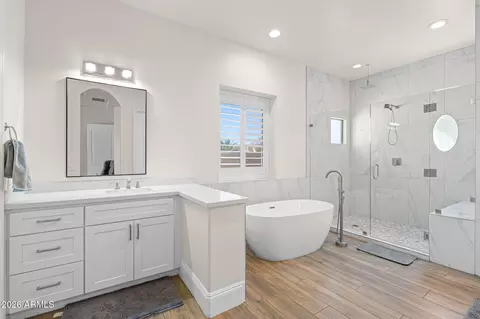 Bath - 2082 E Sanoque Blvd, Gilbert, AZ 85298 photo 1 of 7
