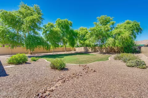 Exterior - 2082 E Sanoque Blvd, Gilbert, AZ 85298 photo 12 of 13