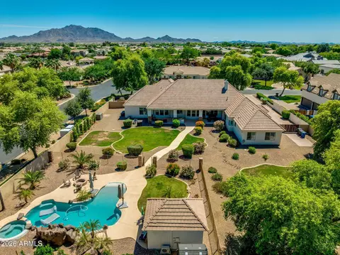 View/Area - 2082 E Sanoque Blvd, Gilbert, AZ 85298 photo 5 of 10