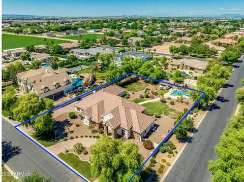 View/Area - 2082 E Sanoque Blvd, Gilbert, AZ 85298 photo 2 of 10