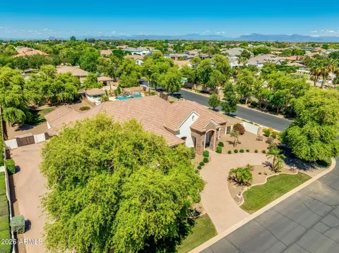 View/Area - 2082 E Sanoque Blvd, Gilbert, AZ 85298 photo 3 of 10