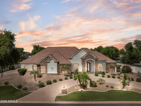 Exterior - 2082 E Sanoque Blvd, Gilbert, AZ 85298 photo 1 of 13
