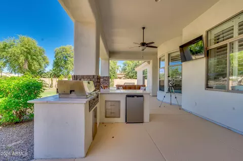 Exterior - 2082 E Sanoque Blvd, Gilbert, AZ 85298 photo 6 of 13