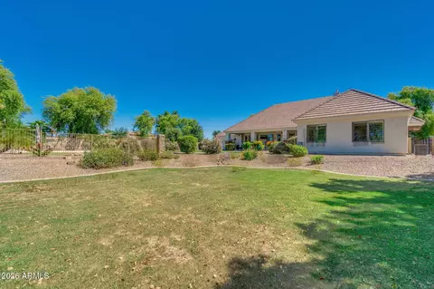 Exterior - 2082 E Sanoque Blvd, Gilbert, AZ 85298 photo 8 of 13
