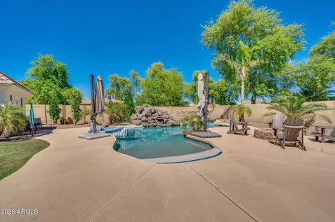 Exterior - 2082 E Sanoque Blvd, Gilbert, AZ 85298 photo 11 of 13