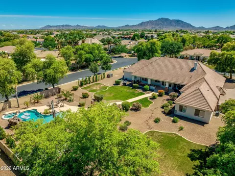 View/Area - 2082 E Sanoque Blvd, Gilbert, AZ 85298 photo 4 of 10