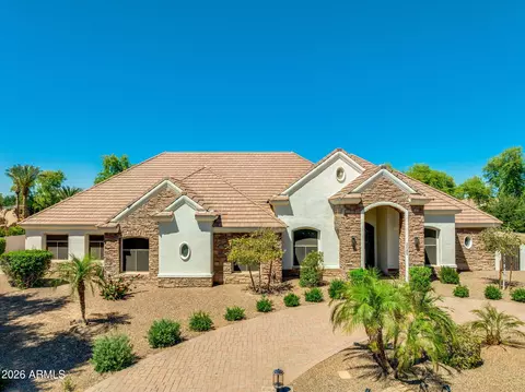 Exterior - 2082 E Sanoque Blvd, Gilbert, AZ 85298 photo 2 of 13