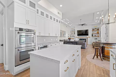 Kitchen - 2082 E Sanoque Blvd, Gilbert, AZ 85298 photo 4 of 10